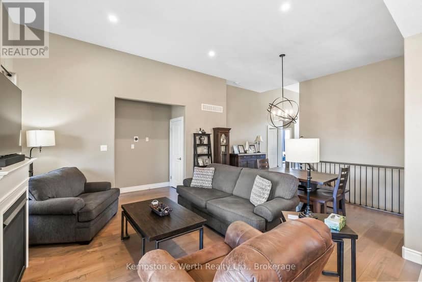86 Forbes Crescent — photo 16 of 40