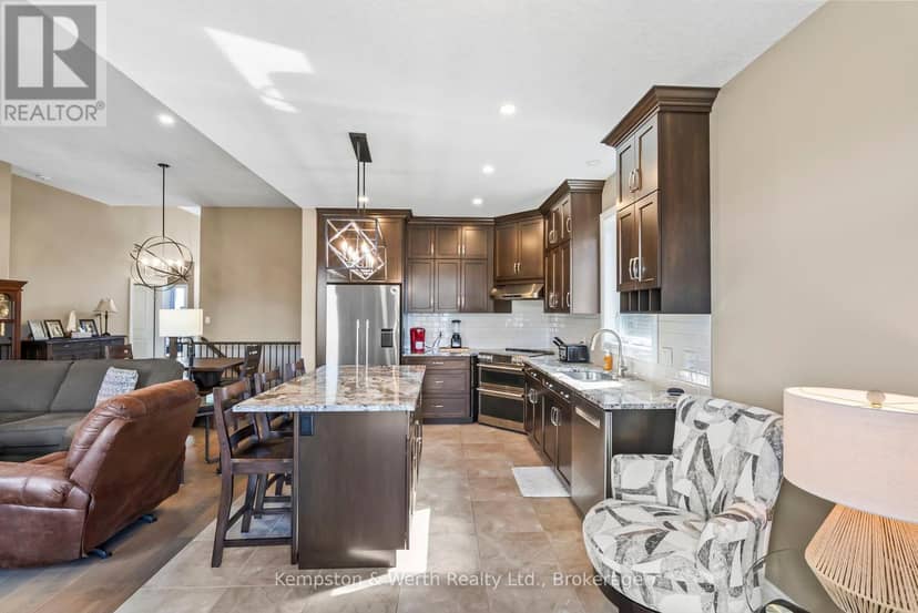 86 Forbes Crescent — photo 18 of 40