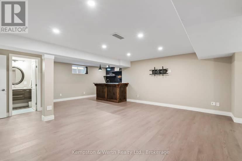 86 Forbes Crescent — photo 31 of 40