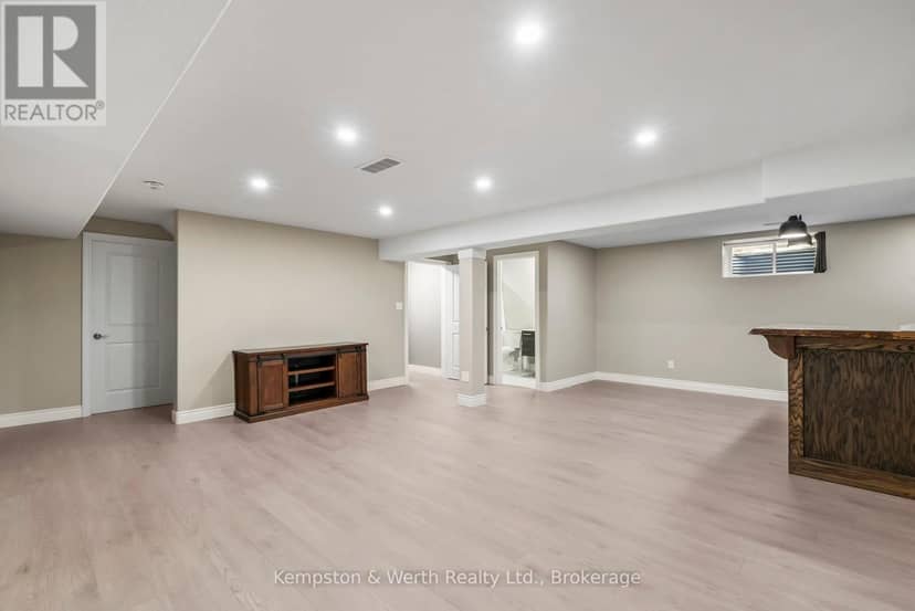 86 Forbes Crescent — photo 32 of 40