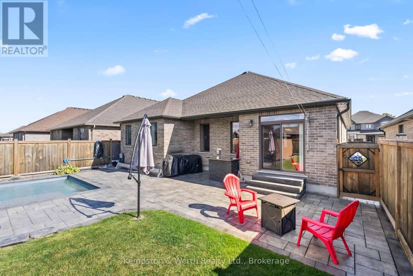 86 Forbes Crescent — photo 38 of 40