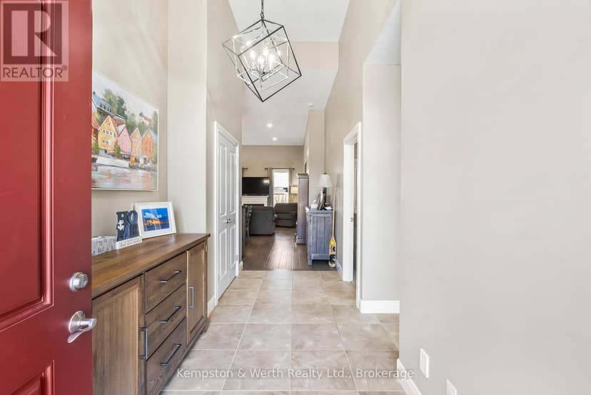 86 Forbes Crescent — photo 6 of 40