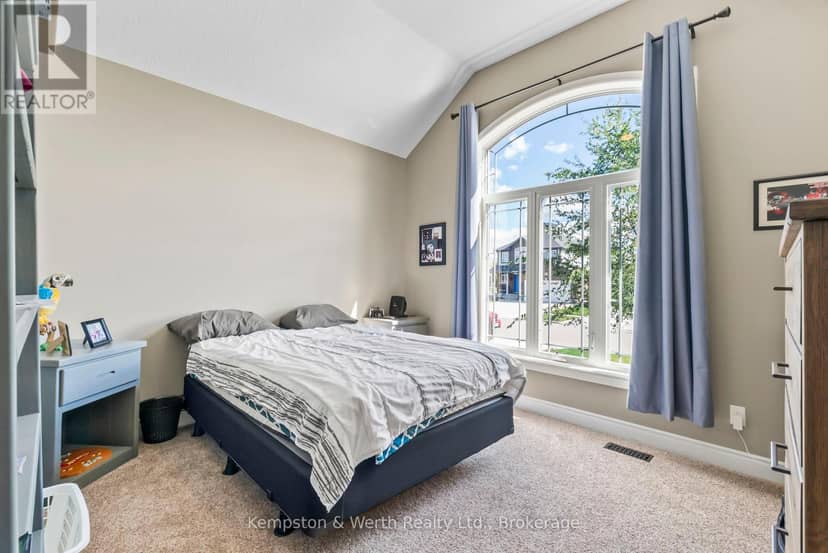 86 Forbes Crescent — photo 8 of 40