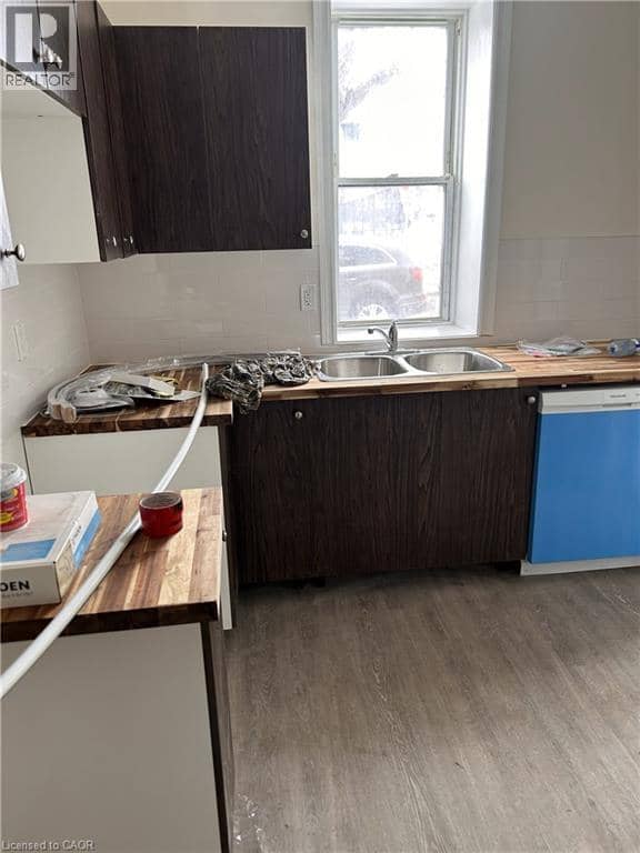 33-35 E WOOD Street E — photo 3 of 16