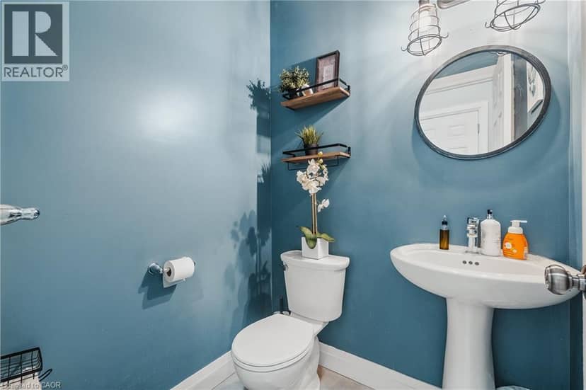 346 MOORLANDS Crescent — photo 14 of 40