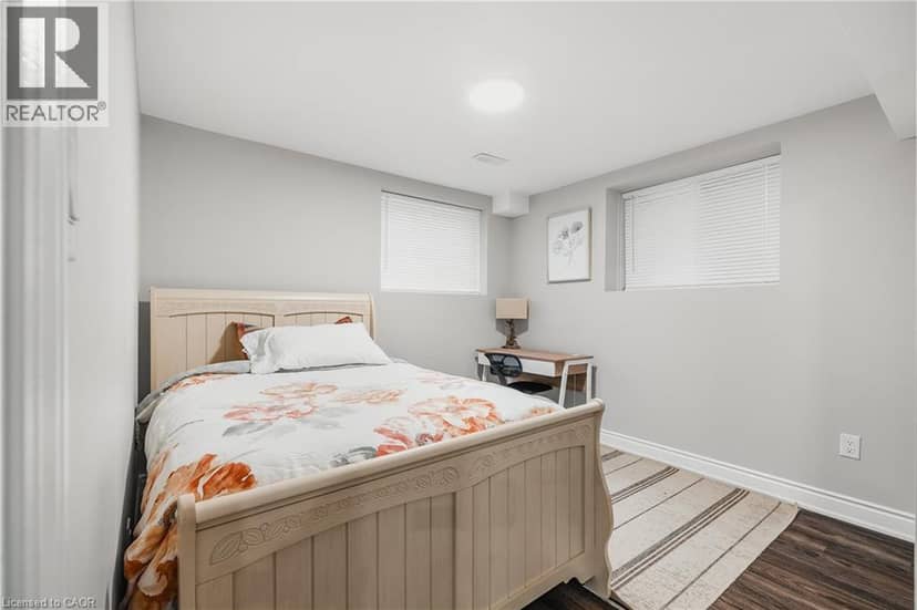 346 MOORLANDS Crescent — photo 31 of 40