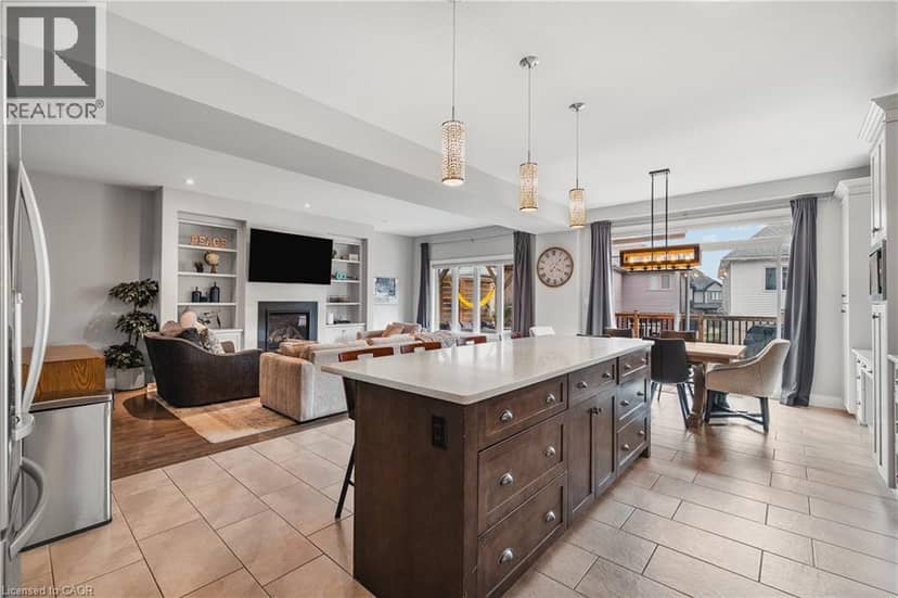 346 MOORLANDS Crescent — photo 8 of 40