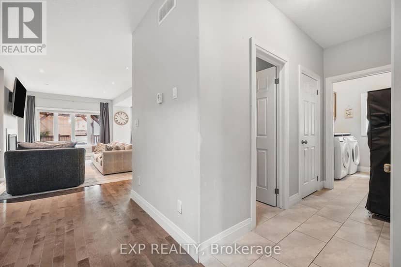 346 Moorlands Crescent — photo 3 of 40