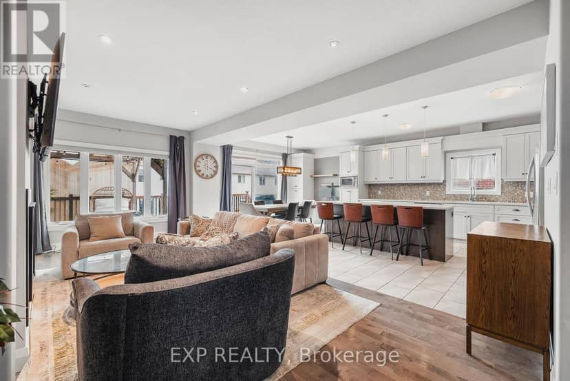 346 Moorlands Crescent — photo 4 of 40
