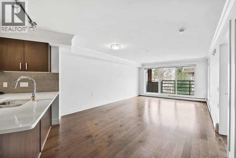 202 857 W 15TH STREET, North Vancouver, photo 2