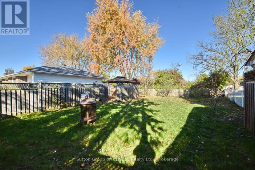 5 Brock Crescent — photo 10 of 40