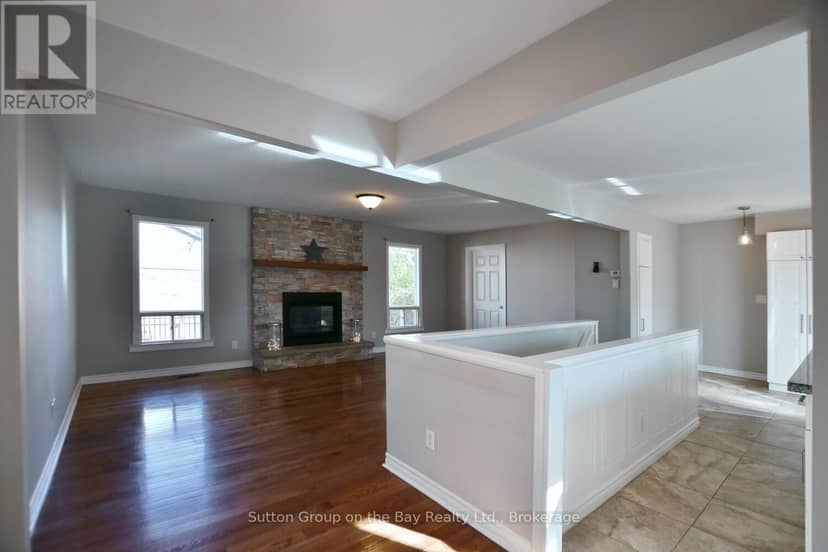5 Brock Crescent — photo 12 of 40