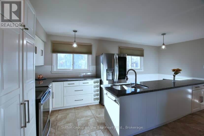 5 Brock Crescent — photo 13 of 40