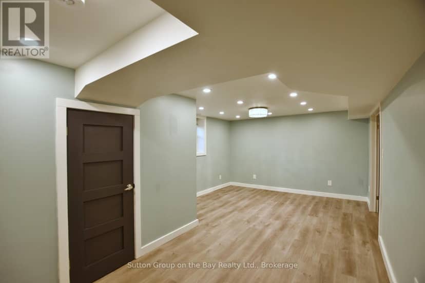 5 Brock Crescent — photo 33 of 40