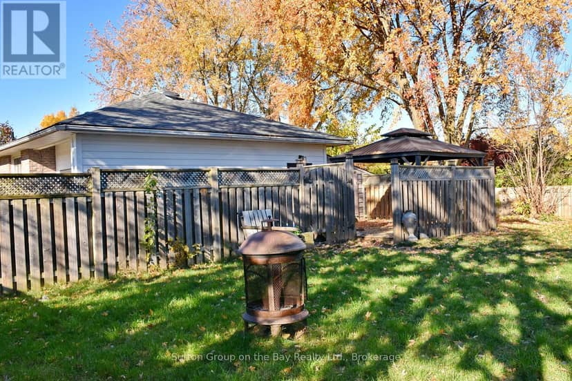 5 Brock Crescent — photo 4 of 40