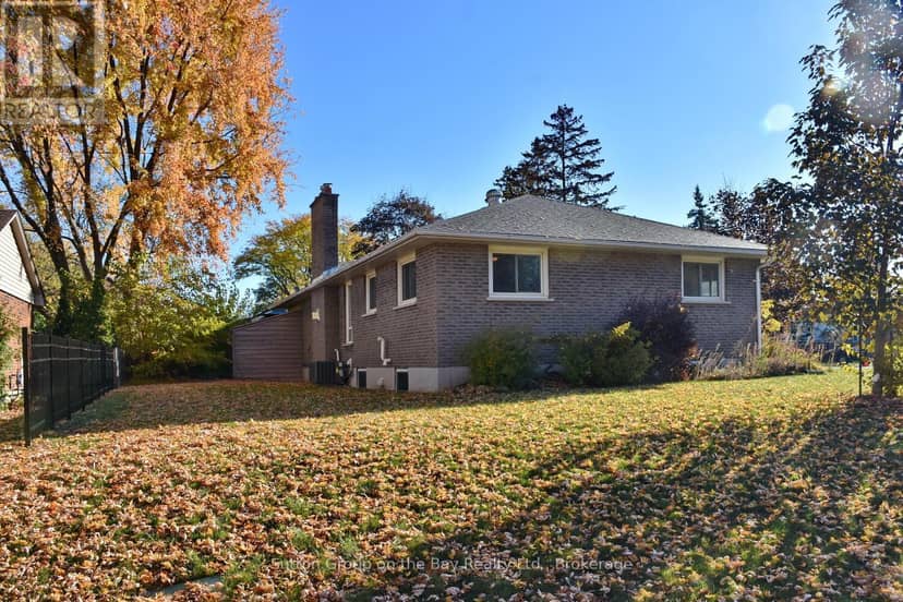 5 Brock Crescent — photo 7 of 40