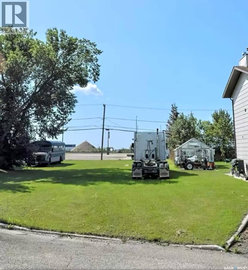 12 Shannon CRESCENT — photo 1 of 2