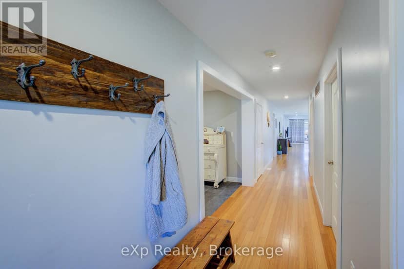 156 Sparling Street — photo 5 of 40