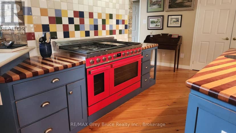 20 Maple Drive — photo 10 of 40