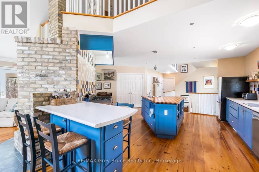 20 Maple Drive — photo 8 of 40