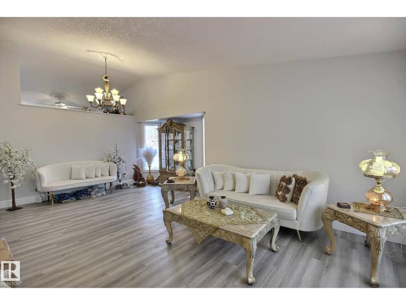 10735 Beaumaris Rd NW, Edmonton, photo 2