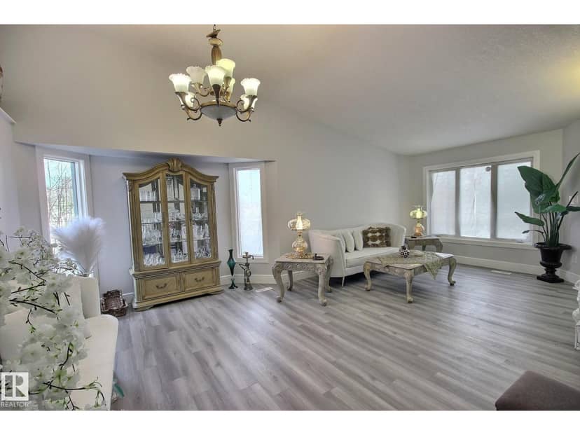 10735 Beaumaris Rd NW, Edmonton, photo 3