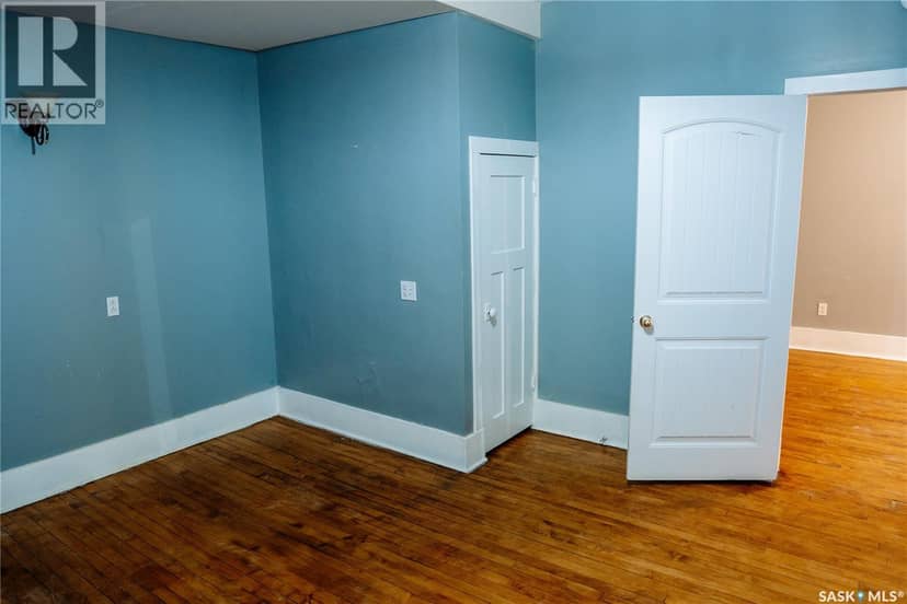 1174 Albert STREET — photo 6 of 38