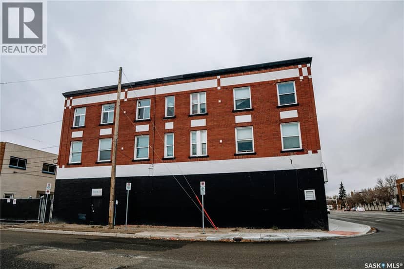 1174 Albert STREET — photo 2 of 38