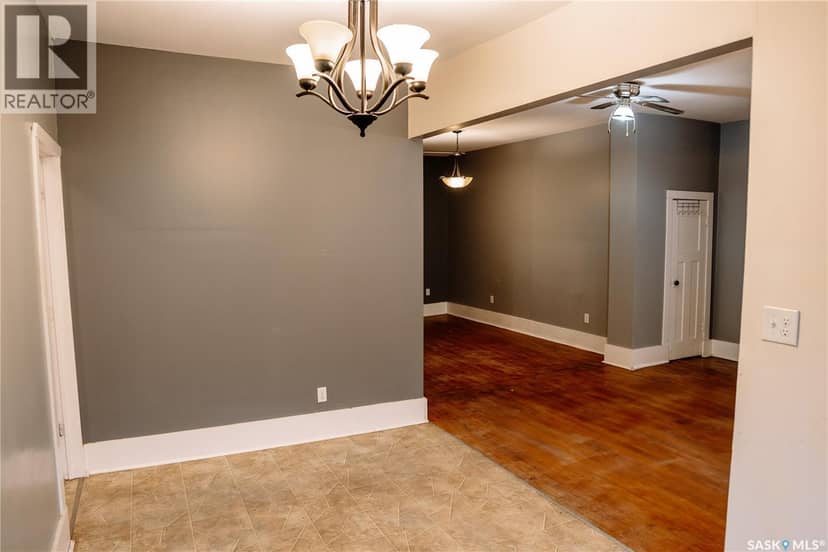 1174 Albert STREET — photo 8 of 38