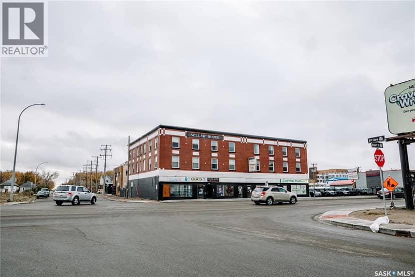 1174 Albert STREET — photo 1 of 38