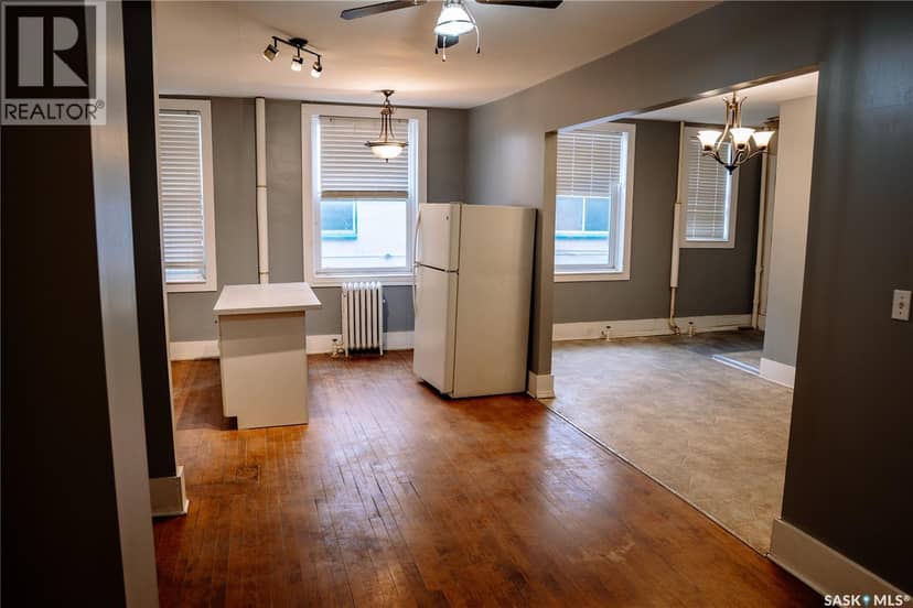1174 Albert STREET — photo 4 of 38