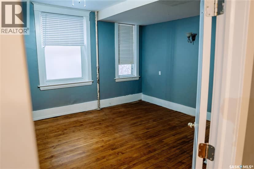 1174 Albert STREET — photo 7 of 38