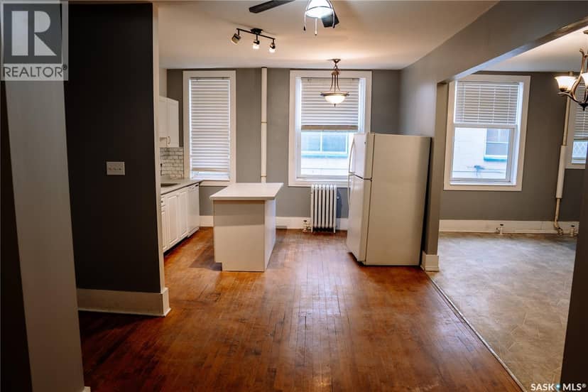 1174 Albert STREET — photo 5 of 38
