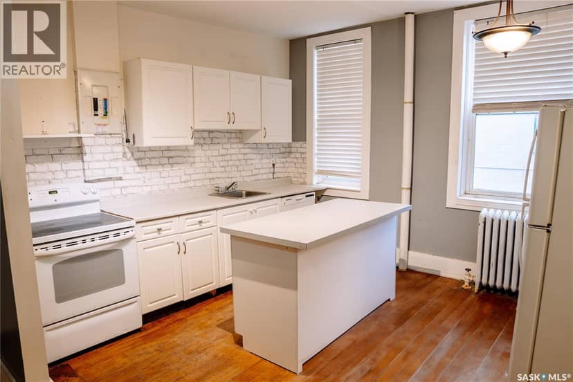 1174 Albert STREET — photo 11 of 38