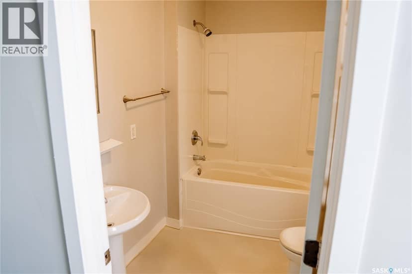 1174 Albert STREET — photo 14 of 38