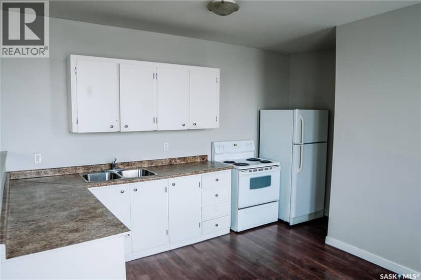 1174 Albert STREET — photo 15 of 38