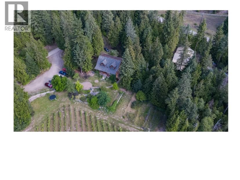 2302 Skimikin Road, Tappen
