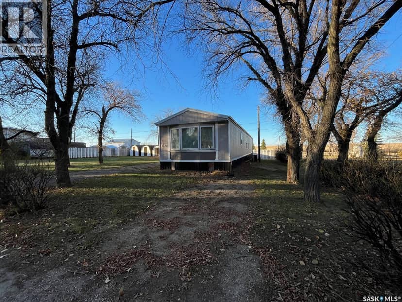 118 2 Avenue E — photo 1 of 12