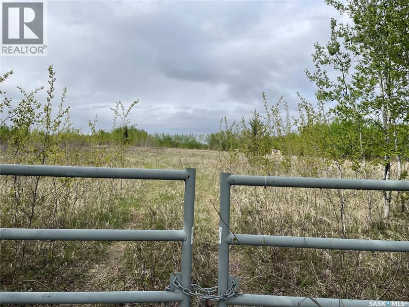 5.5km South of Dorintosh Lot 2 — photo 1 of 12