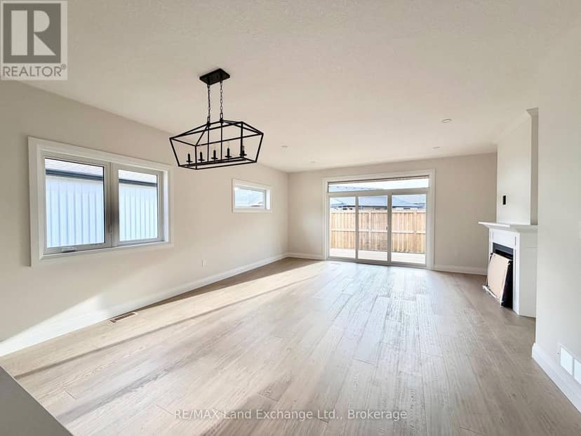155 Westlinks Drive — photo 3 of 15