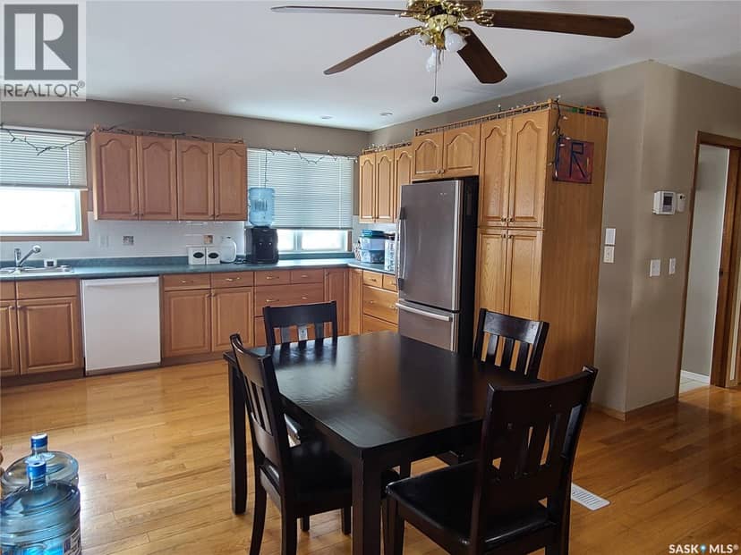 46 Newcombe STREET — photo 10 of 27