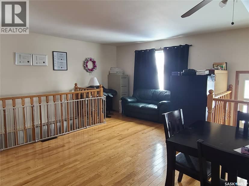 46 Newcombe STREET — photo 11 of 27
