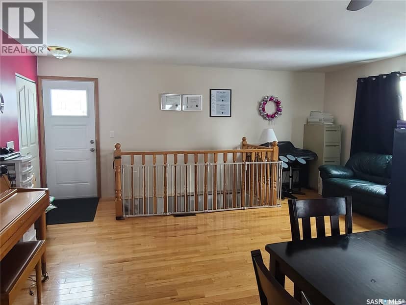 46 Newcombe STREET — photo 12 of 27