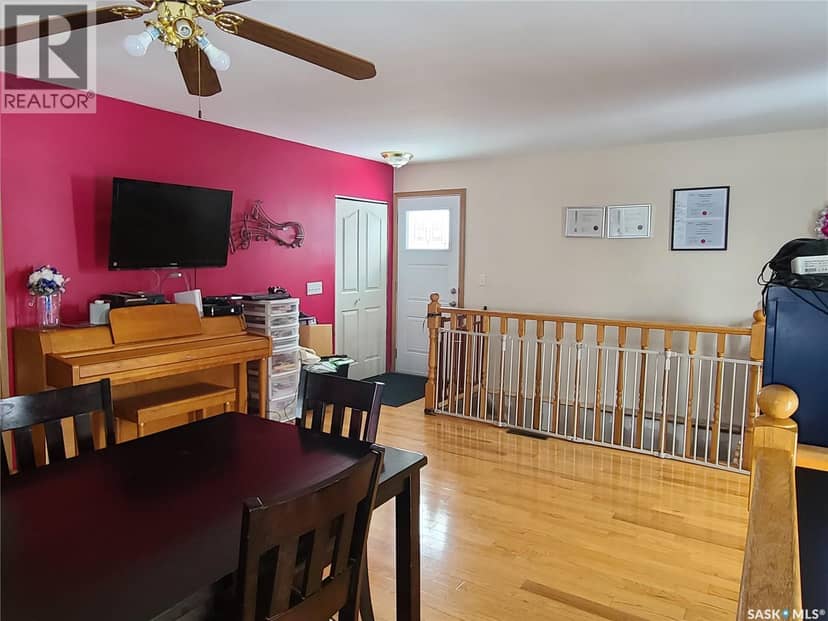46 Newcombe STREET — photo 13 of 27