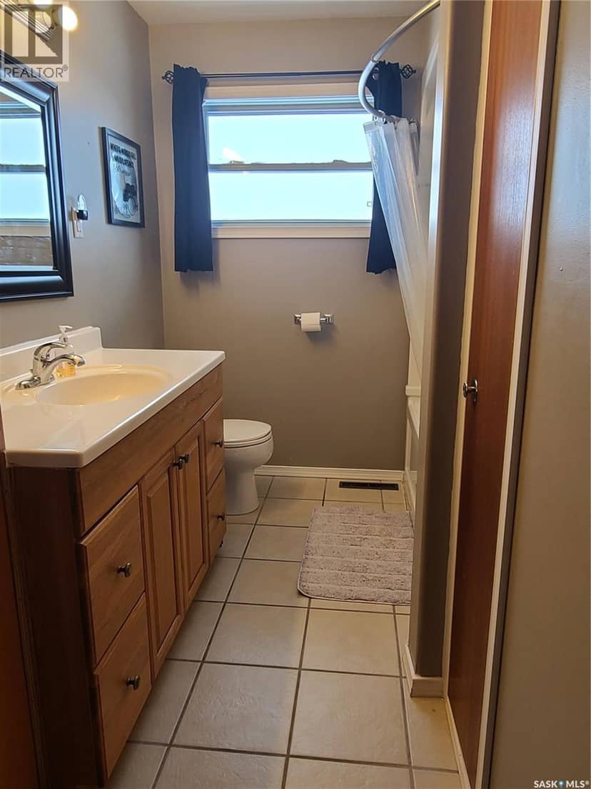 46 Newcombe STREET — photo 16 of 27
