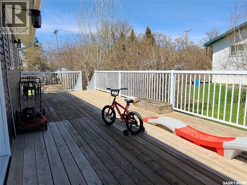 46 Newcombe STREET — photo 4 of 27
