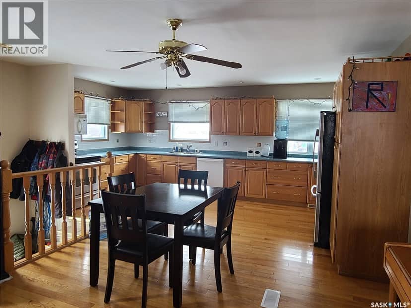 46 Newcombe STREET — photo 7 of 27