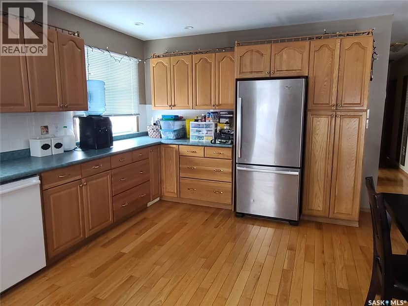 46 Newcombe STREET — photo 8 of 27