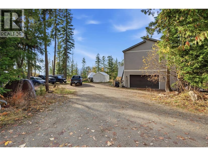 7636 Mountain Drive, Anglemont