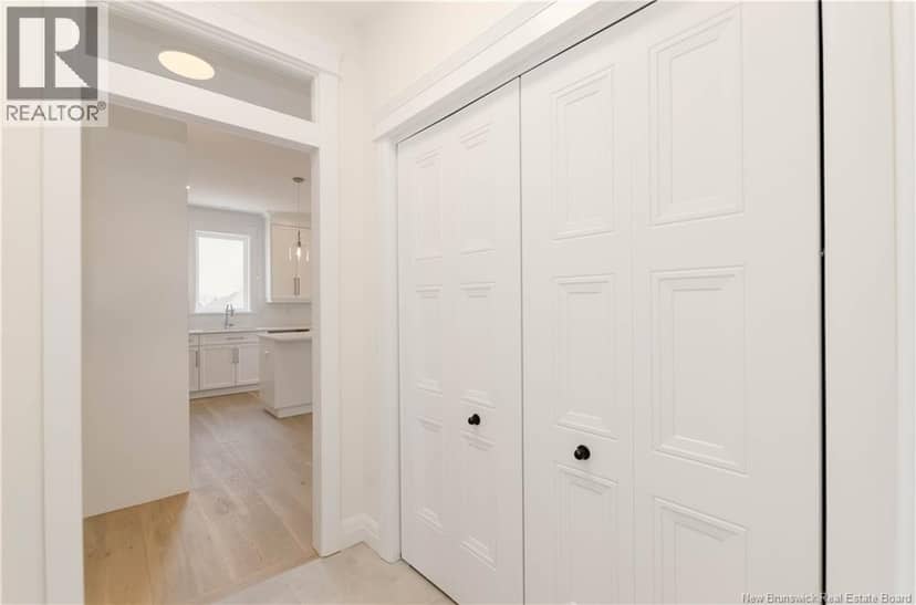 546 Royal Oaks Boulevard — photo 10 of 39